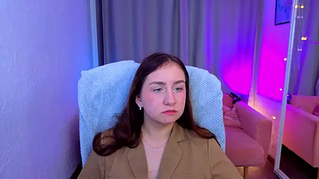 Snapshot of Kattrin_Golden chatting on October 13, 2025, 9:38 pm Kattrin Golden online show from October 13, 2025, 9:38 pm