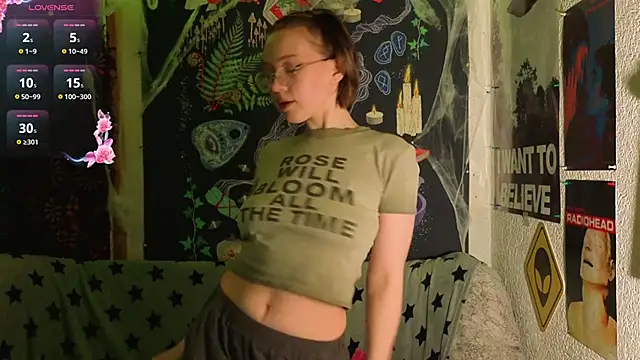 Snapshot of ReincarnatedAngel chatting on November 29, 2025, 10:43 pm ReincarnatedAngel online show from November 29, 2025, 10:43 pm