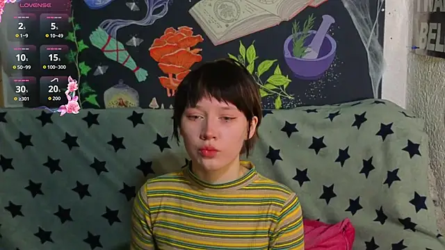 Snapshot of ReincarnatedAngel chatting on November 16, 2025, 9:30 pm ReincarnatedAngel online show from November 16, 2025, 9:30 pm