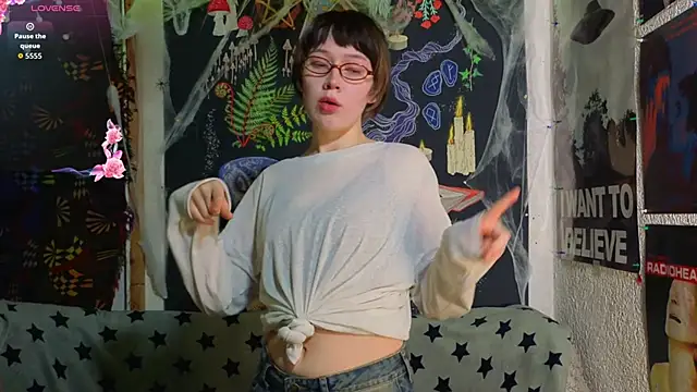 Snapshot of ReincarnatedAngel chatting on November 14, 2025, 8:01 pm ReincarnatedAngel online show from November 14, 2025, 8:01 pm