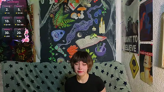 Snapshot of ReincarnatedAngel chatting on November 17, 2025, 10:03 pm ReincarnatedAngel online show from November 17, 2025, 10:03 pm