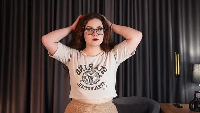 Snapshot of YuriFout chatting on October 22, 2025, 11:42 am YuriFout online show from October 22, 2025, 11:42 am