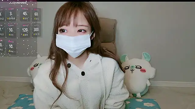 Snapshot of MIZUHO_05 chatting on December 2, 2025, 1:35 pm MIZUHO 05 online show from December 2, 2025, 1:35 pm