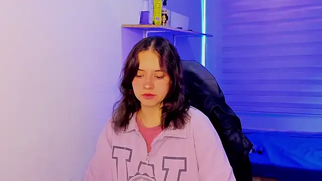 Snapshot of Emily_Lindey chatting on October 28, 2025, 3:18 am Emily Lindey online show from October 28, 2025, 3:18 am