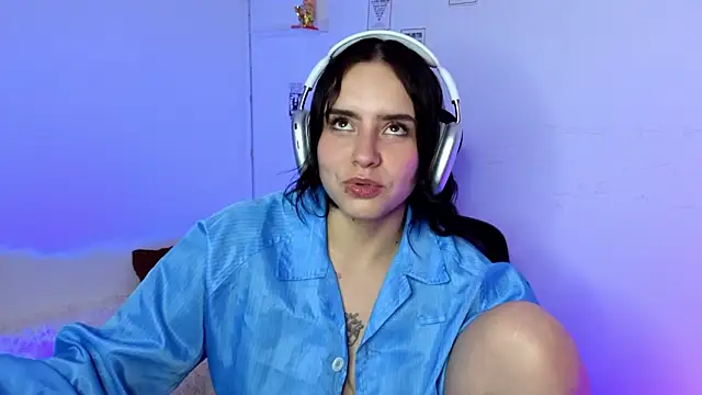 Emily Lindey online show from February 15, 2026, 7:51 am