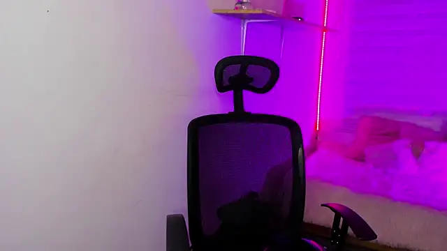 Snapshot of Emily_Lindey chatting on November 30, 2025, 3:18 am Emily Lindey online show from November 30, 2025, 3:18 am