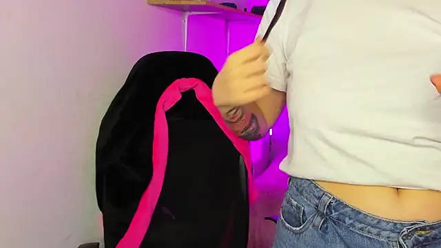 Snapshot of Emily_Lindey chatting on December 14, 2025, 11:27 am Emily Lindey online show from December 14, 2025, 11:27 am