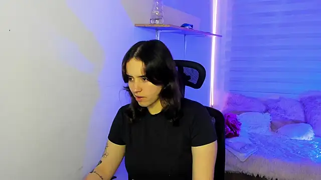 Snapshot of Emily_Lindey chatting on November 16, 2025, 3:22 am Emily Lindey online show from November 16, 2025, 3:22 am