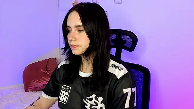 Emily Lindey online show from February 14, 2026, 4:34 am