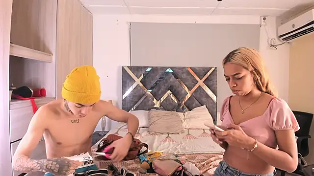 Snapshot of lily_and_wan chatting on October 18, 2025, 4:14 am lily and wan online show from October 18, 2025, 4:14 am