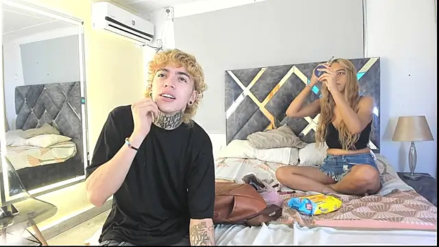 Snapshot of lily_and_wan chatting on October 15, 2025, 2:54 am lily and wan online show from October 15, 2025, 2:54 am