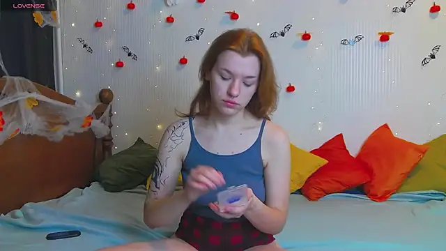 Snapshot of MeganNewCat chatting on November 1, 2025, 9:47 am MeganNewCat online show from November 1, 2025, 9:47 am