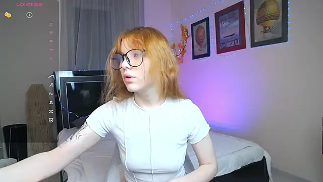 Snapshot of MeganNewCat chatting on February 11, 2026, 8:52 pm MeganNewCat online show from February 11, 2026, 8:52 pm