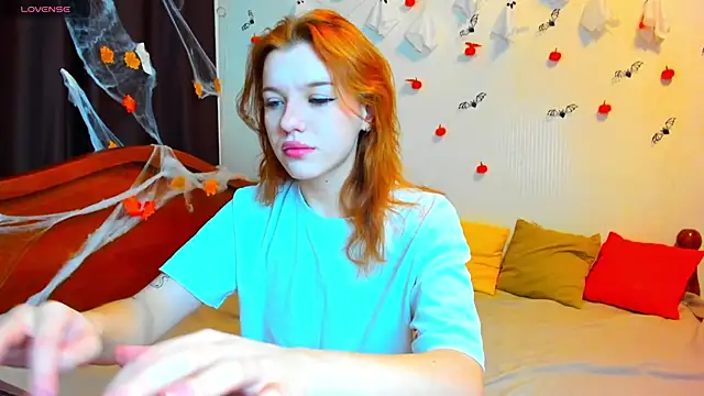 Snapshot of MeganNewCat chatting on November 14, 2025, 9:24 am MeganNewCat online show from November 14, 2025, 9:24 am