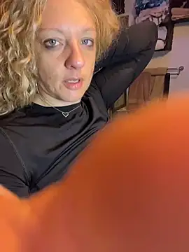 Snapshot of queenkelly1234 chatting on November 17, 2025, 1:37 pm queenkelly1234 online show from November 17, 2025, 1:37 pm