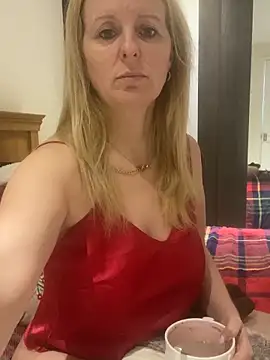 Snapshot of madamlillyrose chatting on December 3, 2025, 8:47 am madamlillyrose online show from December 3, 2025, 8:47 am