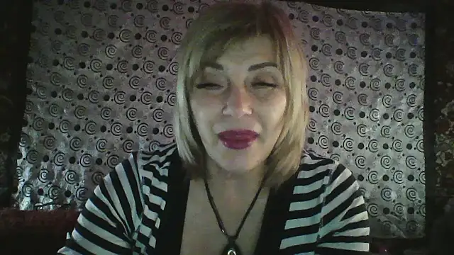 Lia Ray online show from December 1, 2025, 8:21 pm