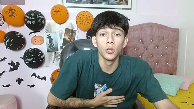 AmethystShadow17 online show from October 19, 2025, 1:47 pm