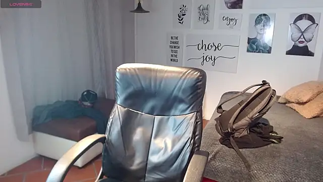 AmethystShadow17 online show from November 26, 2025, 2:50 pm