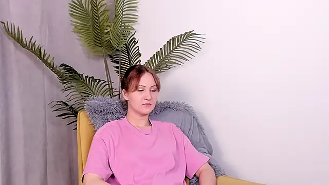 LeonidaMegill online show from October 18, 2025, 2:19 pm