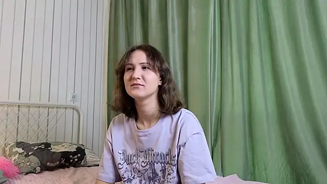 LeonidaMegill online show from October 20, 2025, 9:10 am