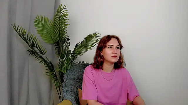 LeonidaMegill online show from October 15, 2025, 1:19 pm