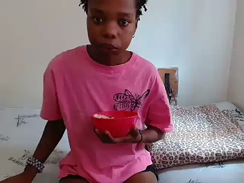 Snapshot of SexyLatoya05 chatting on October 16, 2025, 8:33 am SexyLatoya05 online show from October 16, 2025, 8:33 am