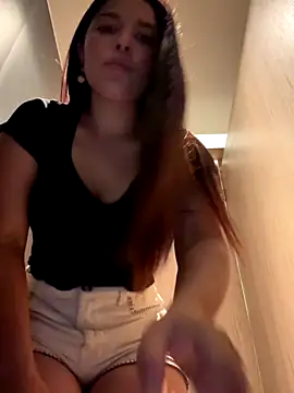 Snapshot of GODDESS_zyrene chatting on November 28, 2025, 5:46 pm GODDESS zyrene online show from November 28, 2025, 5:46 pm