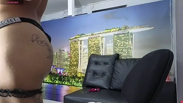 Snapshot of Zakura_hot_25 chatting on October 25, 2025, 10:03 am Zakura hot 25 online show from October 25, 2025, 10:03 am