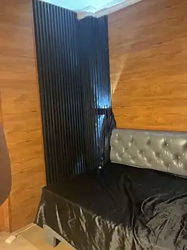 Snapshot of Yvonny27 chatting on February 17, 2026, 12:13 pm Yvonny27 online show from February 17, 2026, 12:13 pm