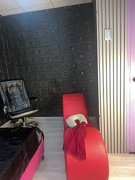 Snapshot of Yvonny27 chatting on March 24, 2026, 11:27 pm Yvonny27 online show from March 24, 2026, 11:27 pm