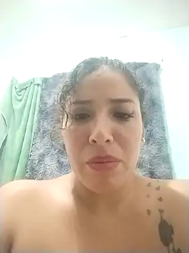 Snapshot of Yvonny27 chatting on February 22, 2026, 5:10 am Yvonny27 online show from February 22, 2026, 5:10 am