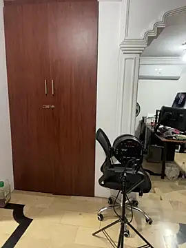 Snapshot of Yvonny27 chatting on March 10, 2026, 10:36 pm Yvonny27 online show from March 10, 2026, 10:36 pm