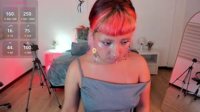 Cat  Moon   online show from May 19, 2026, 1:56 am