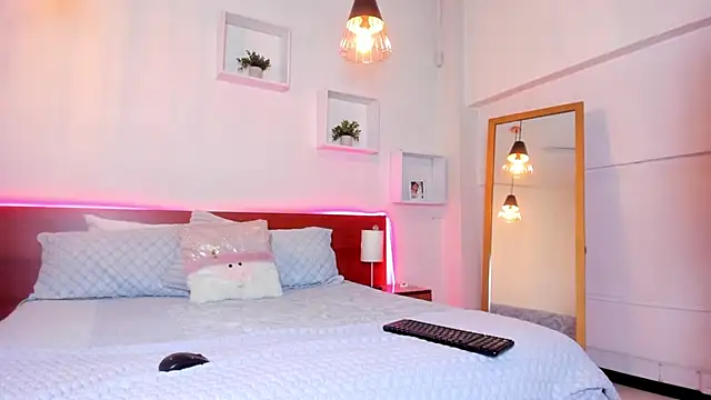 Cat  Moon   online show from November 19, 2025, 7:14 pm