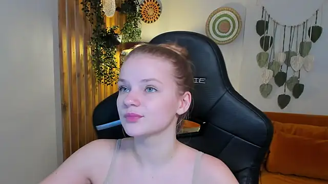 LilitRosen online show from November 15, 2025, 6:39 am