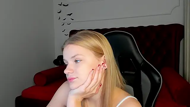 LilitRosen online show from November 13, 2025, 5:39 pm