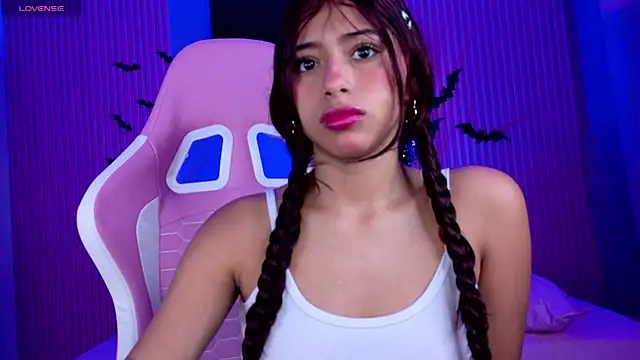 Snapshot of dafne17_ chatting on October 30, 2025, 12:47 pm dafne17 online show from October 30, 2025, 12:47 pm