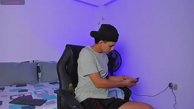 Axel Cody  online show from October 26, 2025, 12:05 pm