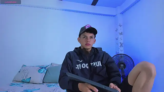 Axel Cody  online show from October 19, 2025, 11:46 am