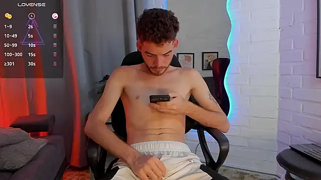 Snapshot of MATEO_HUNTER chatting on November 8, 2025, 3:43 am MATEO HUNTER online show from November 8, 2025, 3:43 am