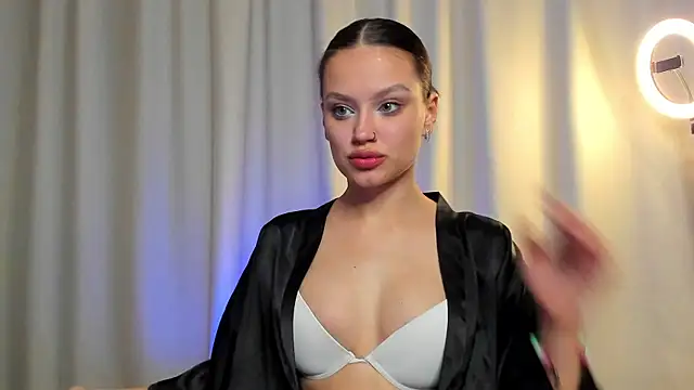 Snapshot of -CamillaStar- chatting on October 24, 2025, 8:30 pm -CamillaStar- online show from October 24, 2025, 8:30 pm