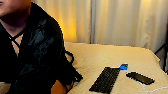 Snapshot of -CamillaStar- chatting on October 25, 2025, 9:26 pm -CamillaStar- online show from October 25, 2025, 9:26 pm