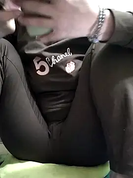 Snapshot of Amanda-_ena- chatting on November 2, 2025, 6:29 am Amanda- ena- online show from November 2, 2025, 6:29 am