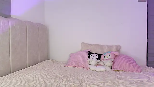 Snapshot of petite_mariee chatting on December 4, 2025, 7:40 am petite mariee online show from December 4, 2025, 7:40 am