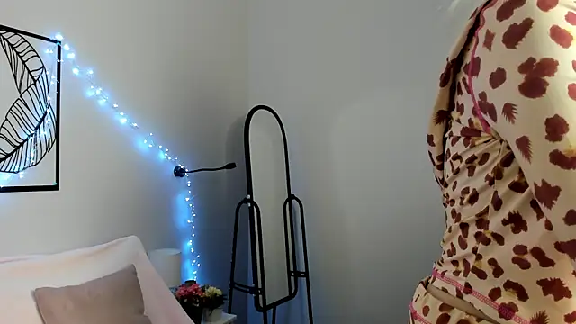 Snapshot of AdeleSilver chatting on November 12, 2025, 2:15 am AdeleSilver online show from November 12, 2025, 2:15 am