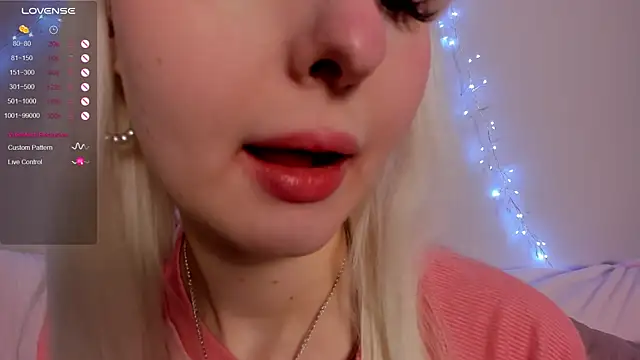 Snapshot of AdeleSilver chatting on November 5, 2025, 2:14 am AdeleSilver online show from November 5, 2025, 2:14 am