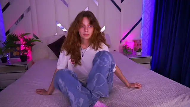 Snapshot of CuteeFoxy chatting on October 23, 2025, 1:54 pm CuteeFoxy online show from October 23, 2025, 1:54 pm