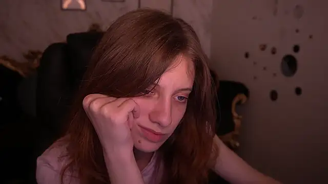 CuteeFoxy online show from June 6, 2026, 12:43 pm