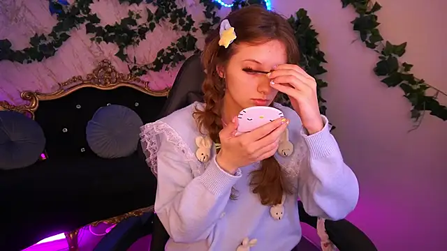 Snapshot of CuteeFoxy chatting on November 28, 2025, 2:50 pm CuteeFoxy online show from November 28, 2025, 2:50 pm